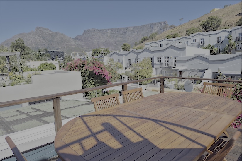 4 Bayview Terrace - deck with Table Mt. views